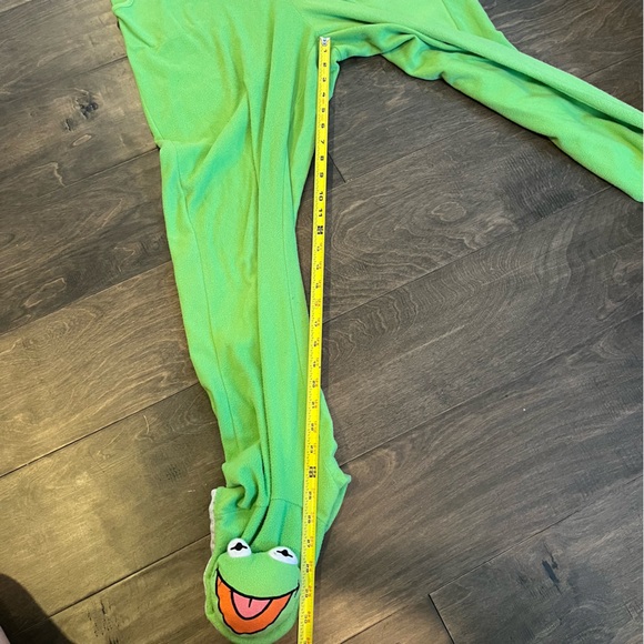 5/$25 Adults Medium Kermit the Frog Footie Onesie Sleeper Pjs Pyjamas Muppets - Picture 12 of 15